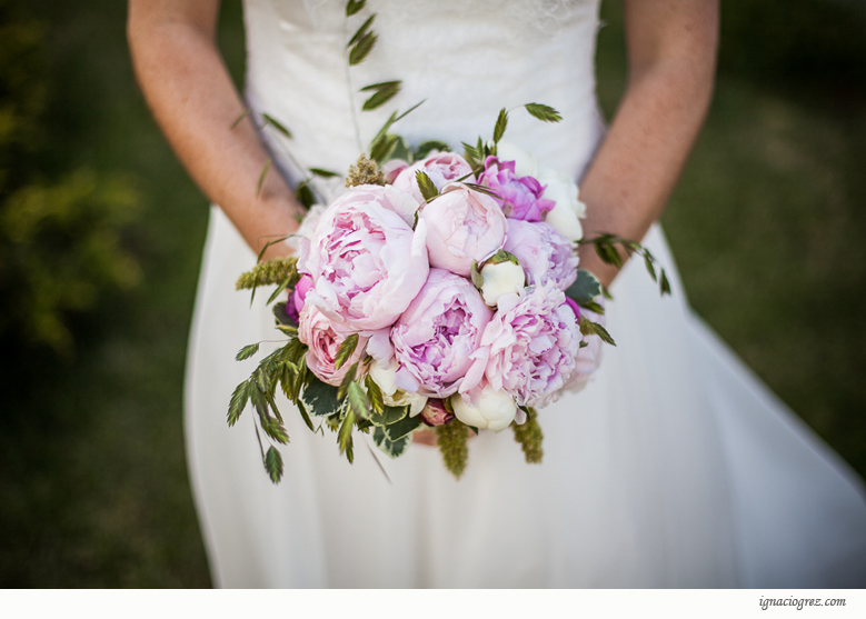 photographe mariage Lyon-bouquet de mariée -robe de mariée